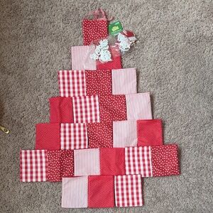 NWT Red and White Patchwork Christmas Tree Pocket Advent Calendar